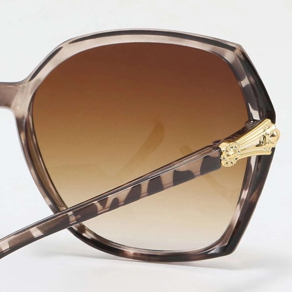 Tortoise Shell Sunglasses with Case - Picture 5 of 6